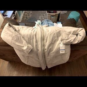 XL women’s stylish Winter Coat. Creme Suede color. Full zipper NWT